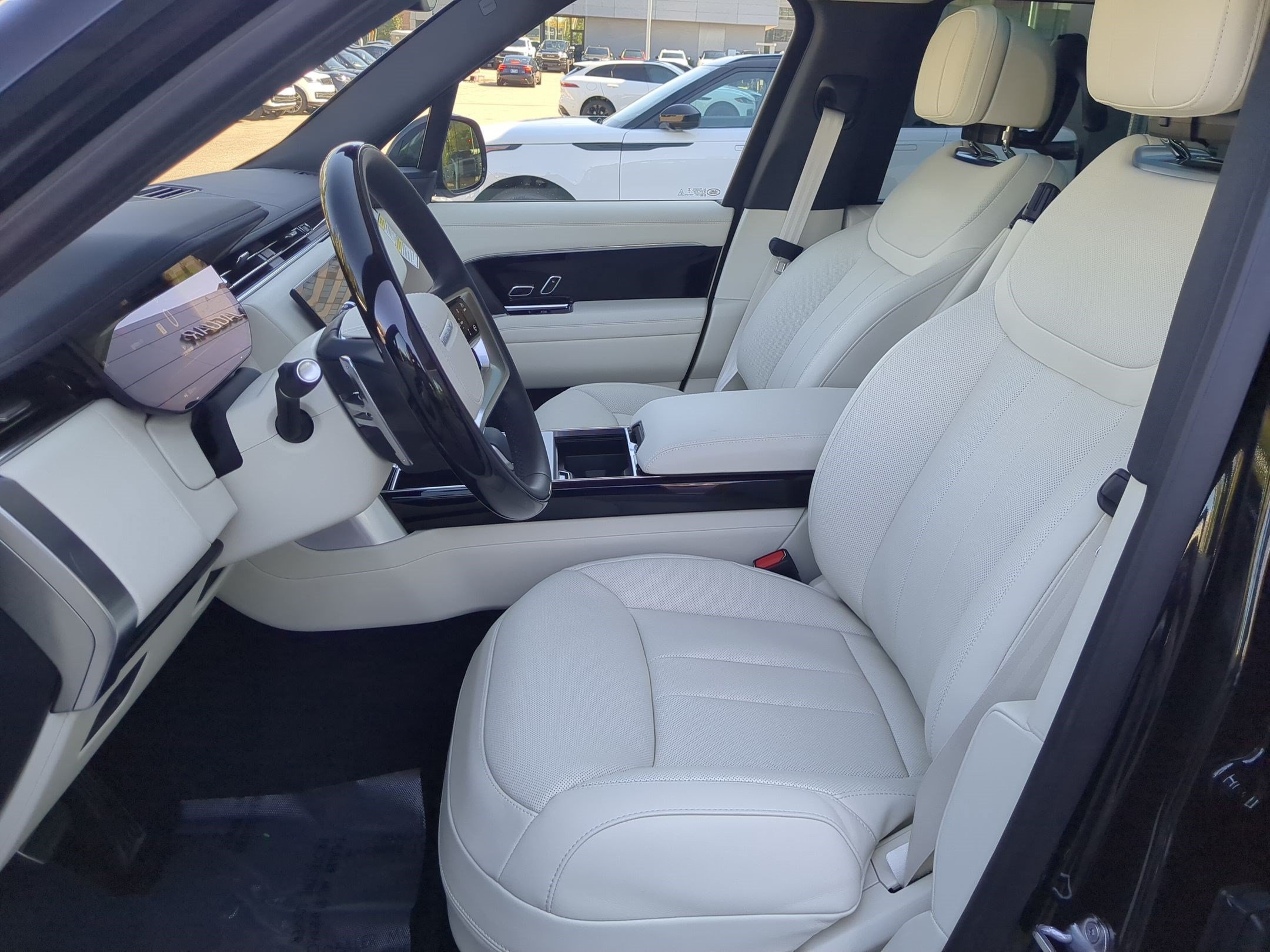 New 2026 Santorini Black Land Rover P530 SE LWB 7 Seat image 25