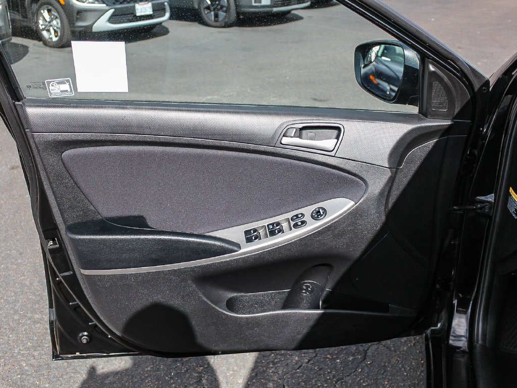 Used 2016 Black Hyundai SE image 22