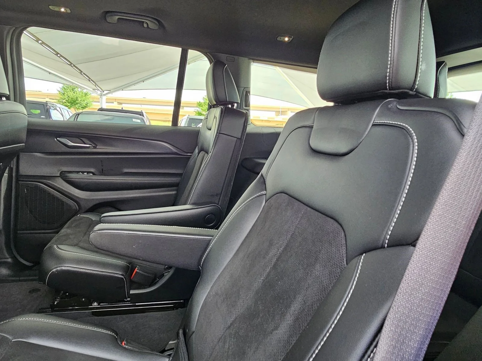 Used 2025 Silver Zynith Jeep Altitude X image 22