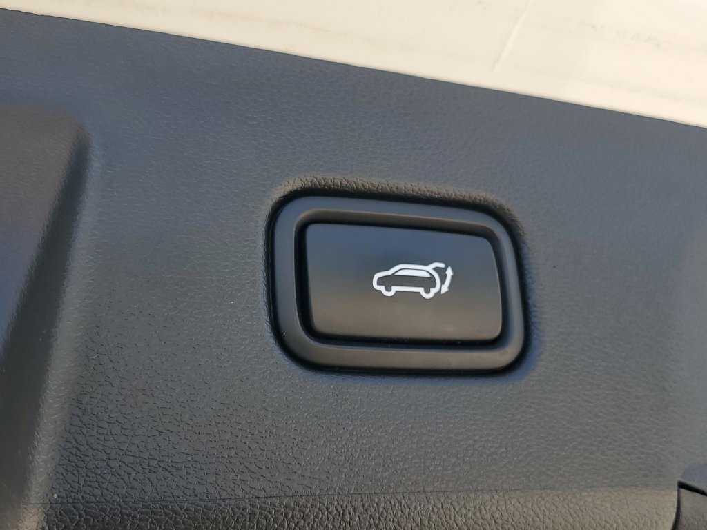 Used 2024 White Hyundai SEL image 28