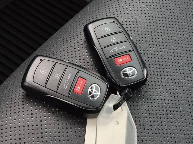 Used 2025 Lunar Rock Toyota SR5 image 34