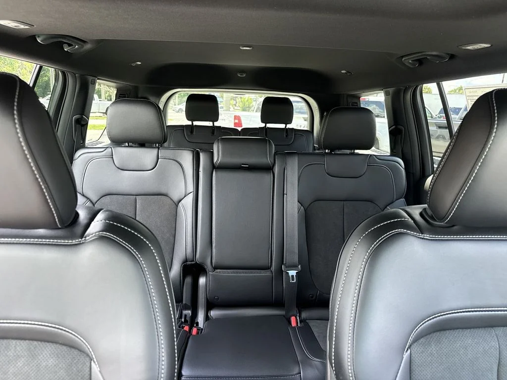 New 2026 Bright White Clear-Coat Exterior Paint Jeep Laredo image 33