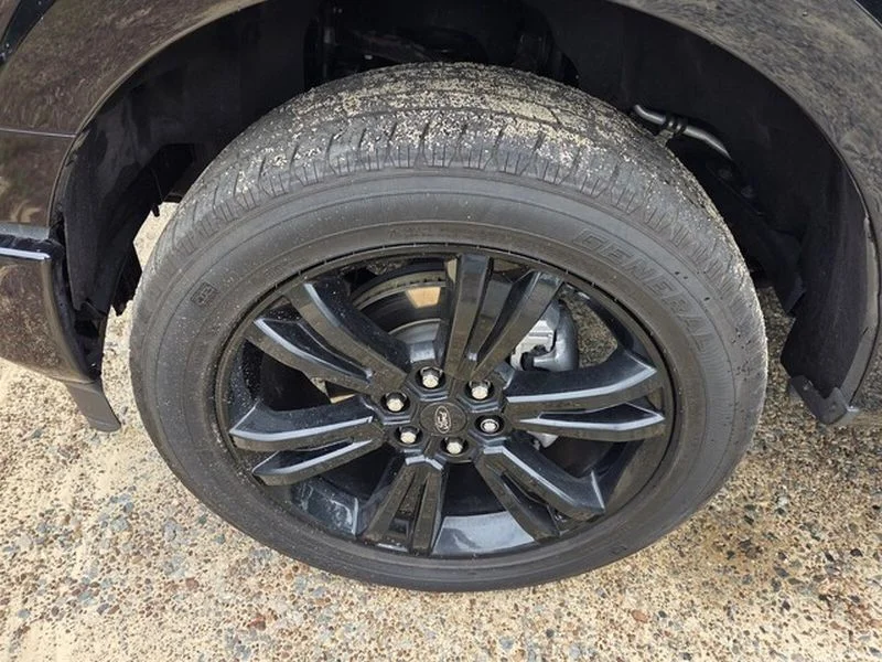Used 2024 Agate Black Metallic Ford LARIAT image 17