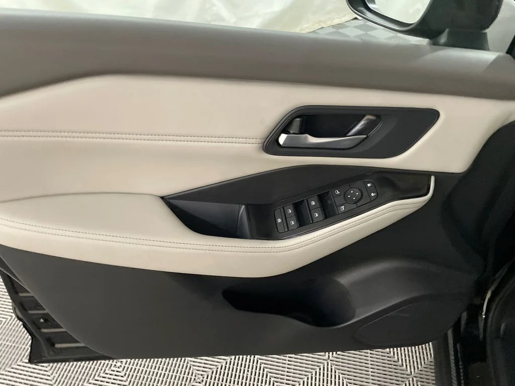 2026 Nissan Rogue Dark Armor - Photo 11