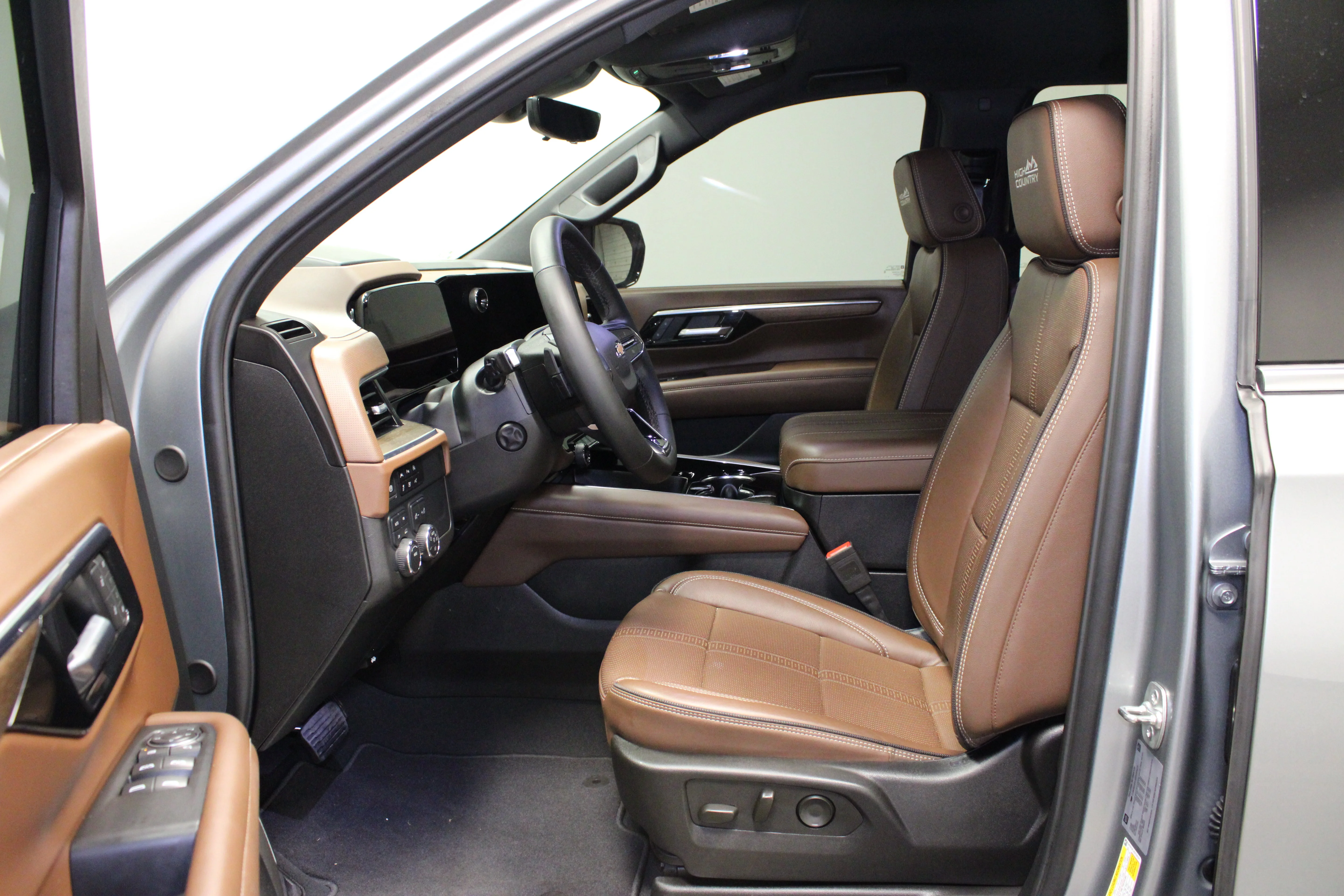 Used 2025 Sterling Gray Metallic Chevrolet High Country image 19