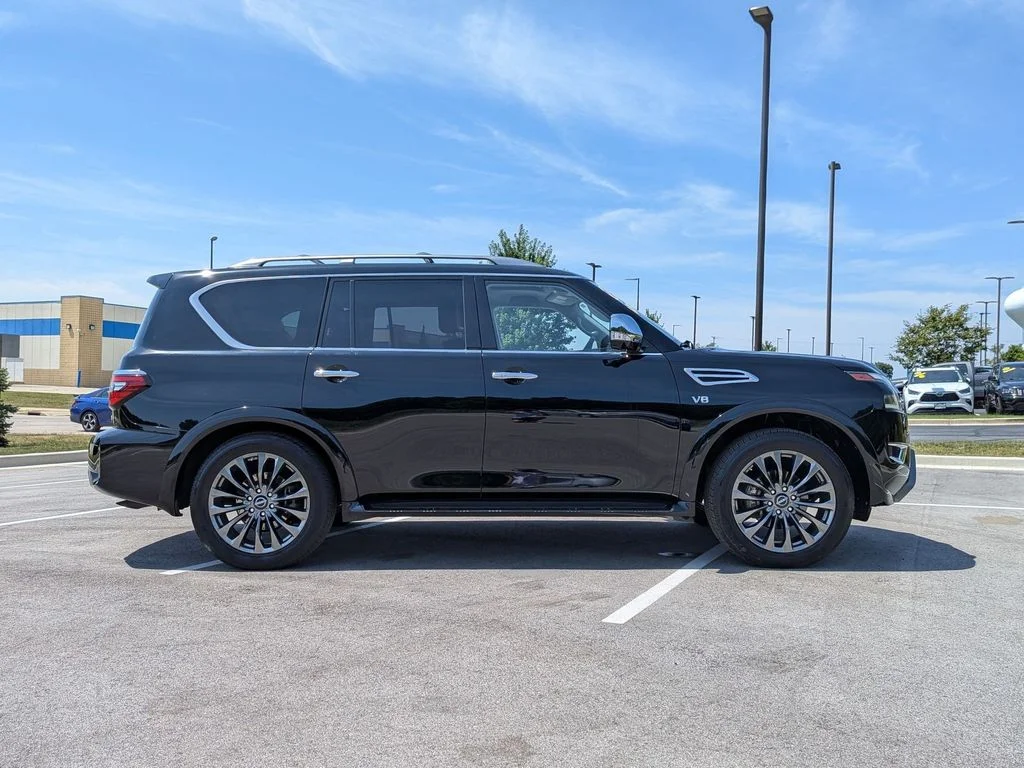 Used 2022 Black Nissan Platinum image 8
