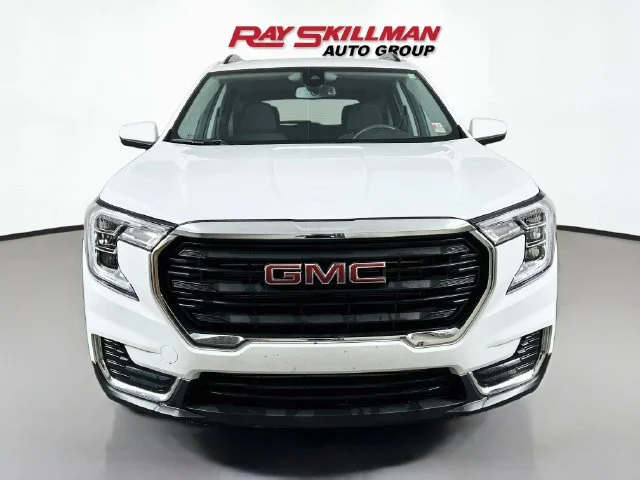 Used 2023 White GMC SLE image 2