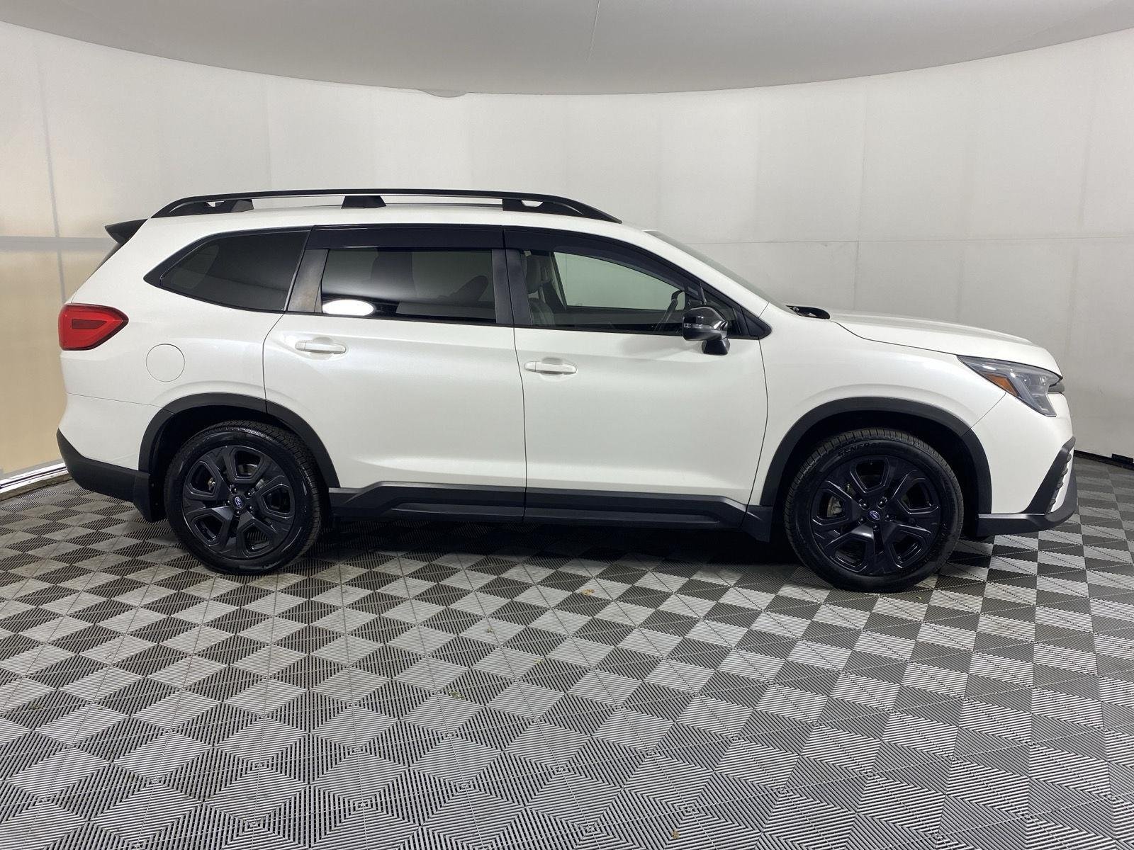 Used 2023 Crystal White Pearl Subaru Onyx Edition image 10