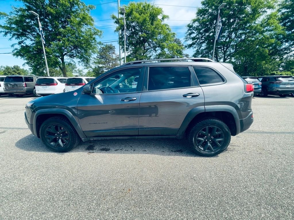 Used 2018 Gray Jeep Trailhawk image 2