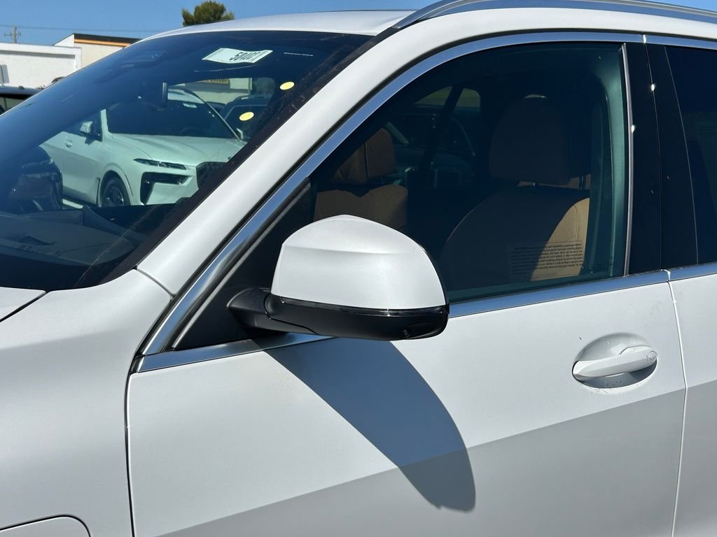 New 2026 Mineral White Metallic BMW xDrive50e image 10