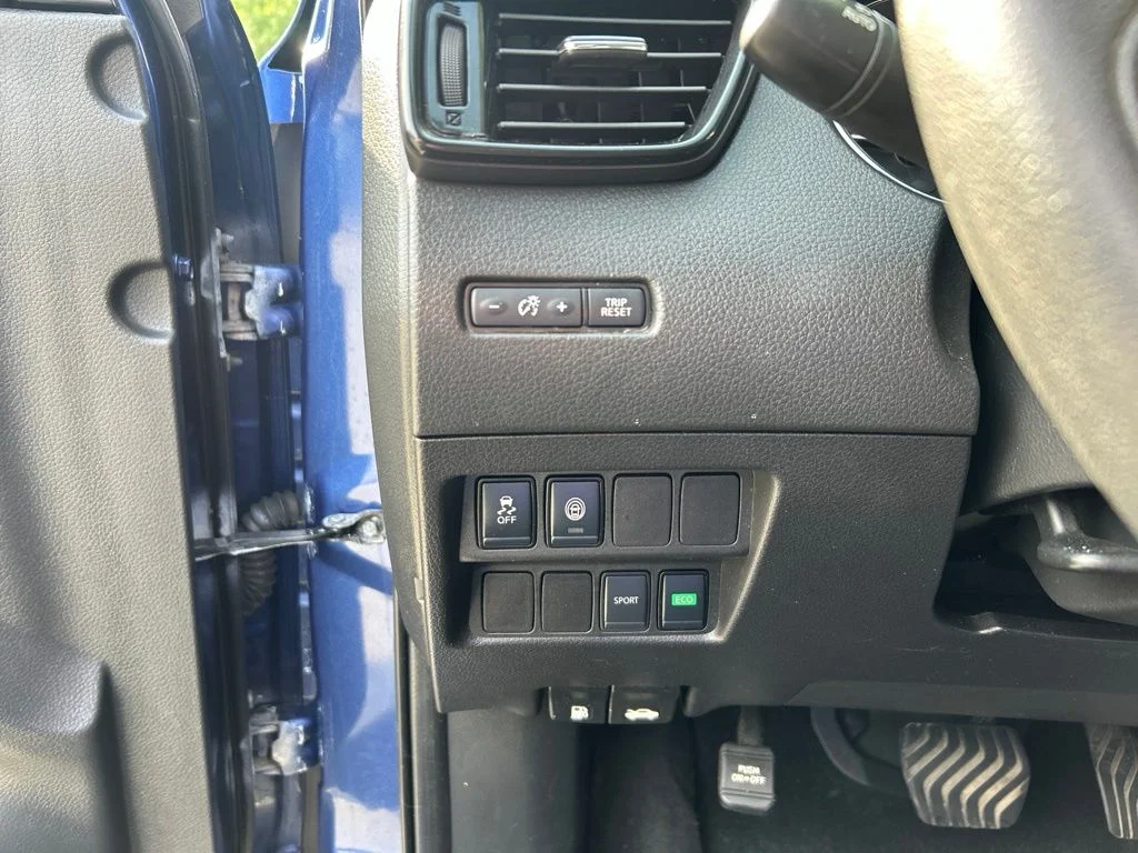Used 2021 Blue Nissan S image 23