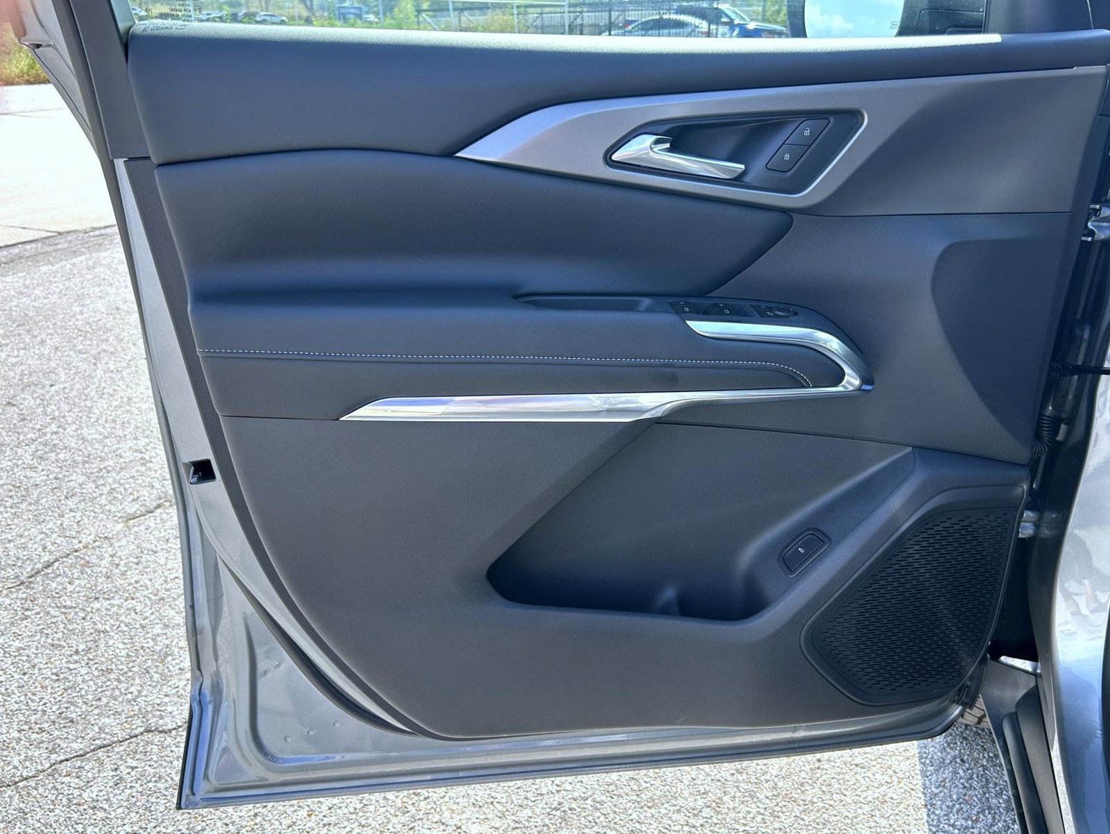 2027 Chevrolet Traverse LT - Photo 9