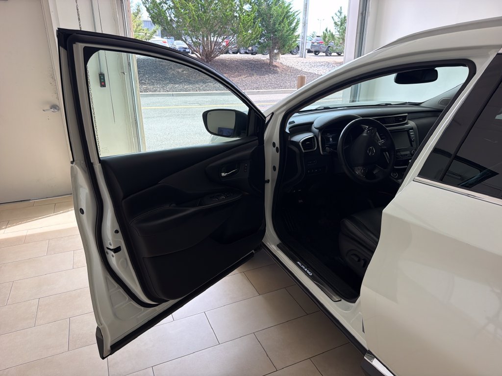 Used 2021 White Nissan SL image 10