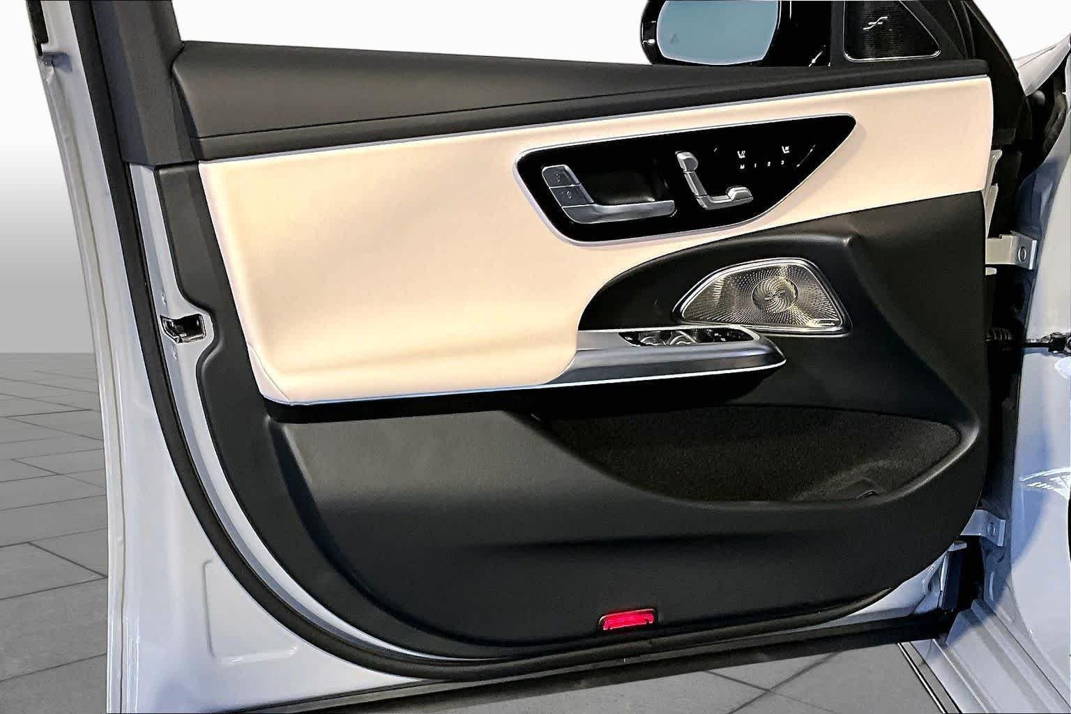 New 2026 MANUFAKTUR Alpine Grey Mercedes-Benz E 350 image 11