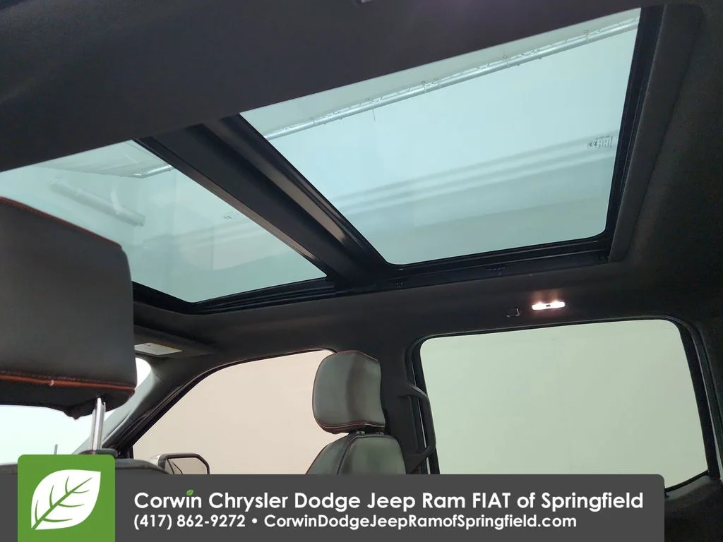 Used 2015 White Ford King Ranch image 28