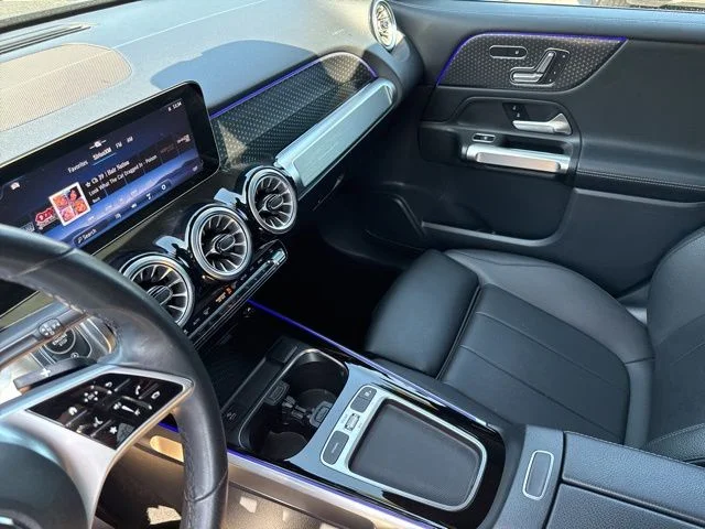 Used 2025  Mercedes-Benz GLB 250 image 46