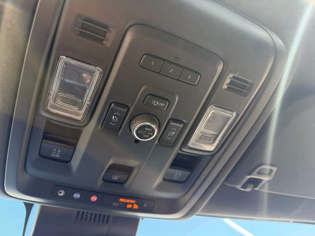 Used 2023  GMC SLT image 52