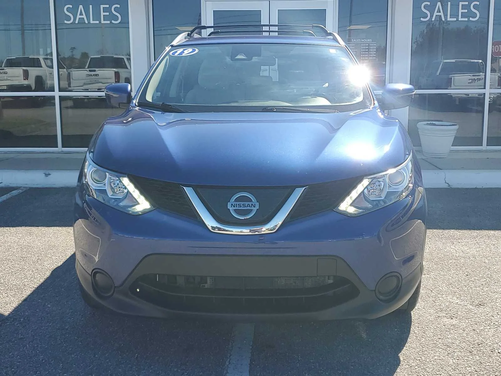 Used 2019  Nissan SV image 10