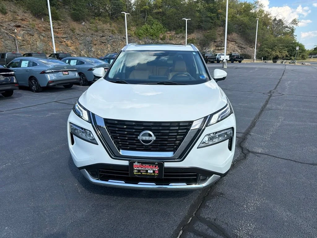 Used 2023 White Nissan Platinum image 2