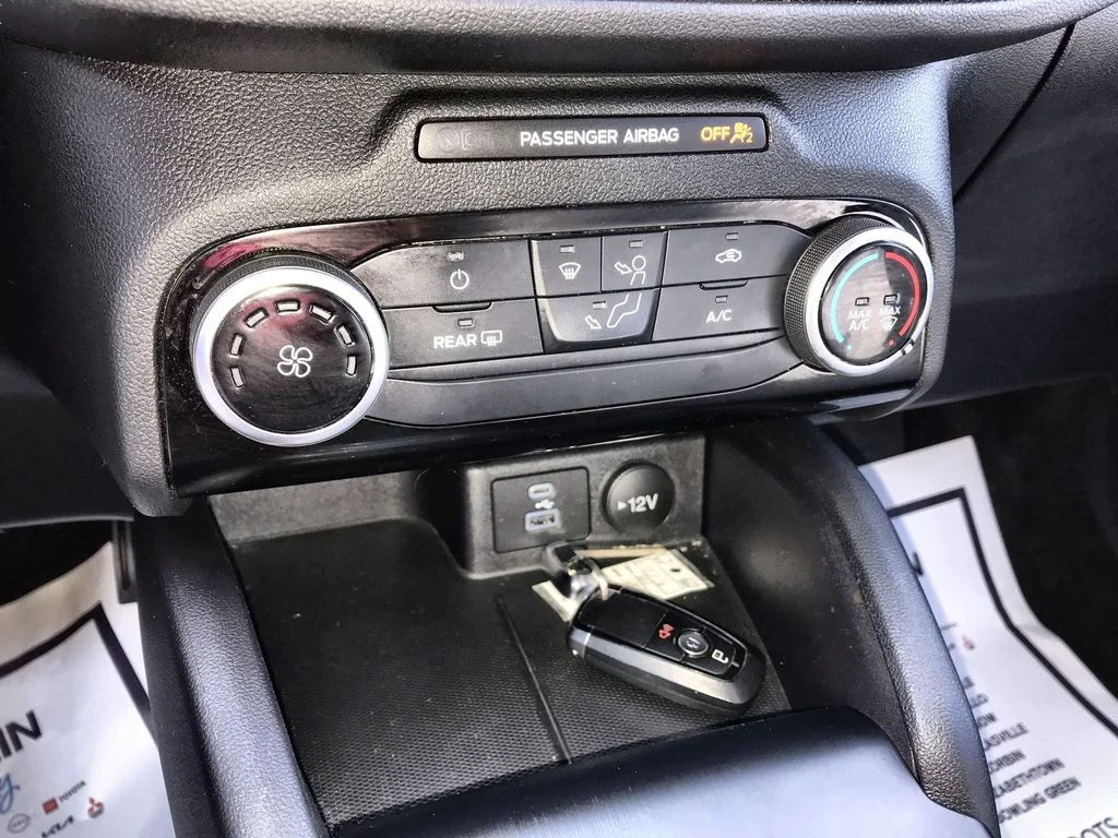 Used 2022 White Ford SE image 20