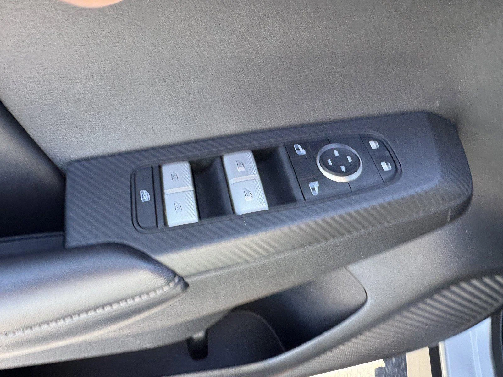 Used 2024  Mitsubishi SE image 16