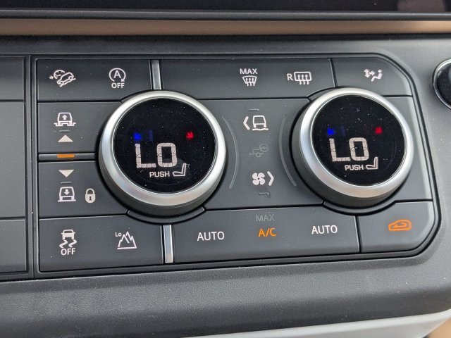 New 2026 Fuji White Land Rover X-Dynamic SE image 24