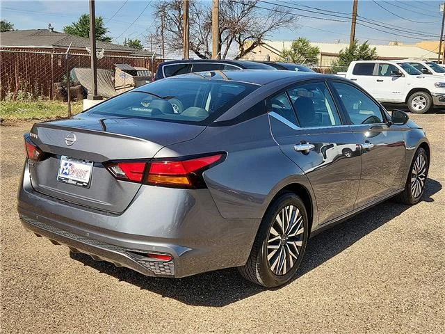 Used 2025 Gray Nissan SV image 4