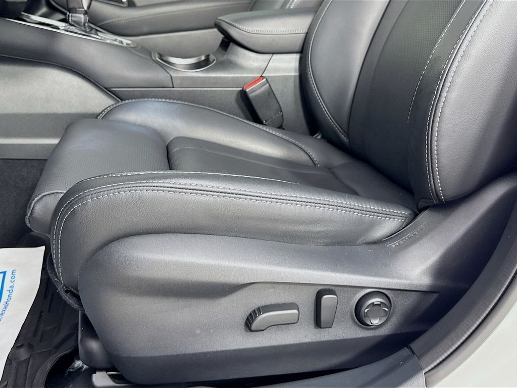 Used 2025 Crystal White Pearl Subaru Limited XT image 25