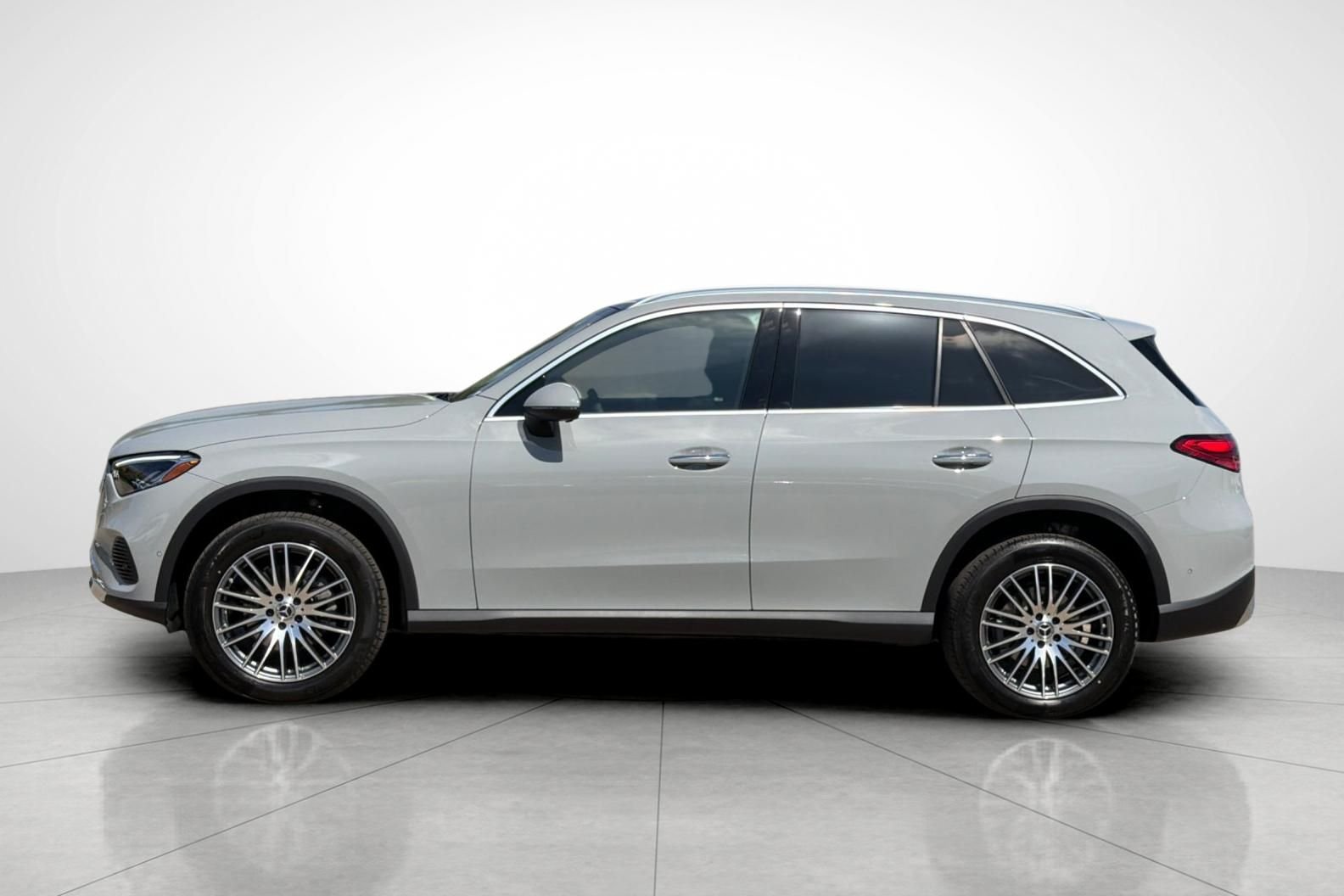 New 2026 MANUFAKTUR Alpine Grey Mercedes-Benz GLC 300 image 32