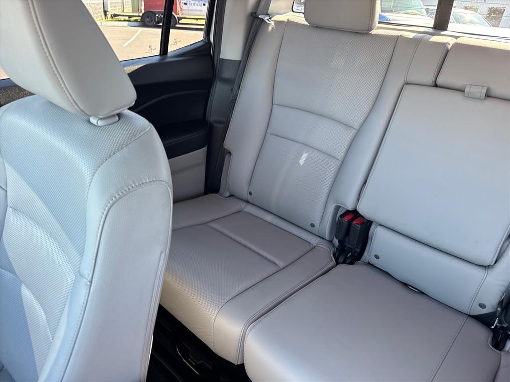 Certified Used 2019 Lunar Silver Metallic Honda RTL image 16