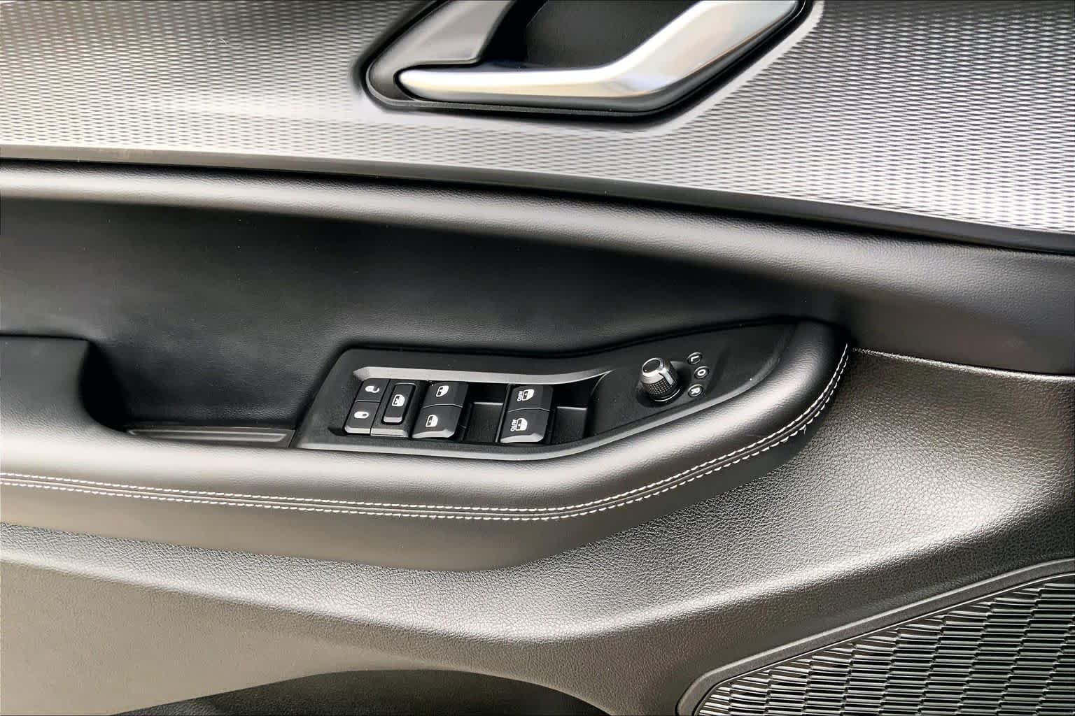 Used 2025 Silver Zynith Jeep Altitude X image 33