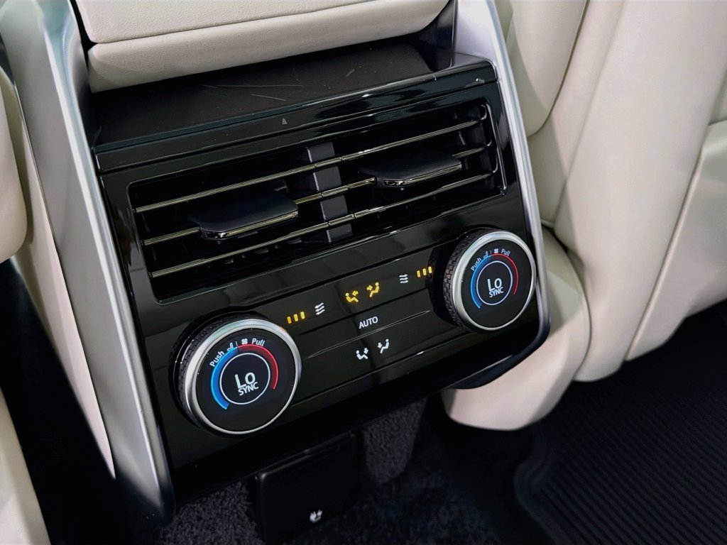 New 2027 Fuji White Land Rover SE image 27
