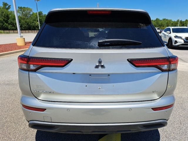 2022 Mitsubishi Outlander ES 2WD's photo