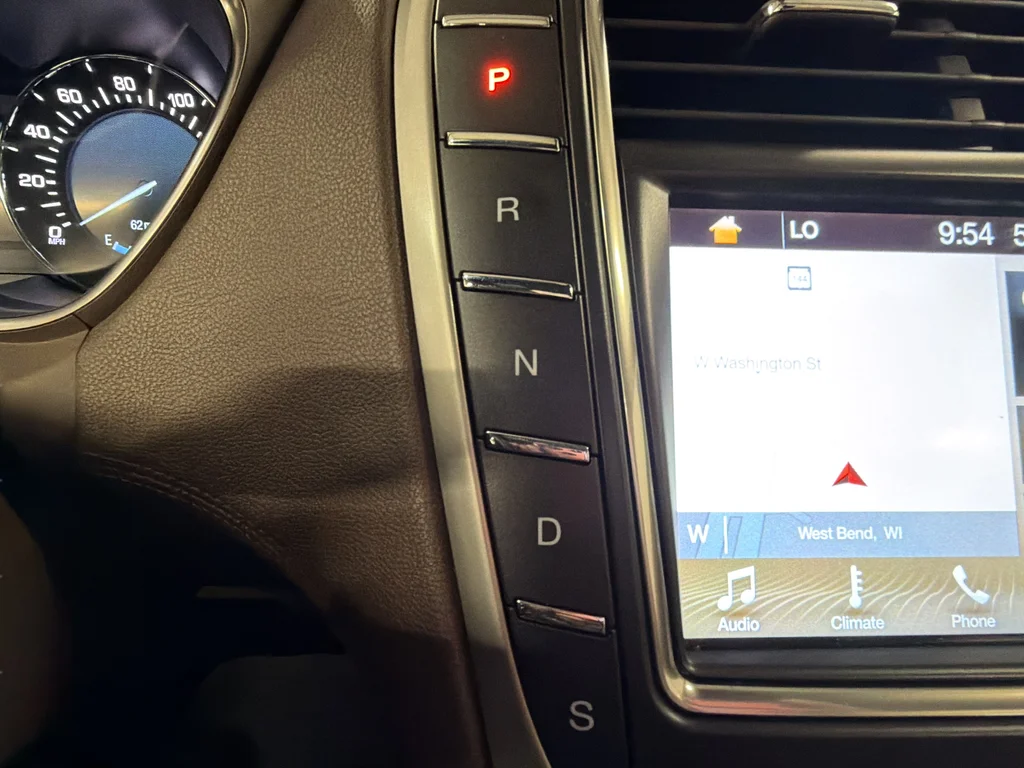 Used 2017 Gray Lincoln Reserve image 27