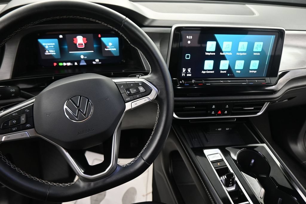 Used 2026  Volkswagen SE w/Technology image 40