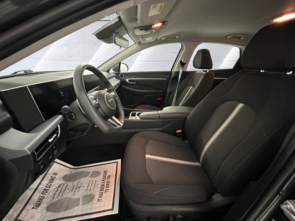 Used 2025 Gray Hyundai SEL image 7