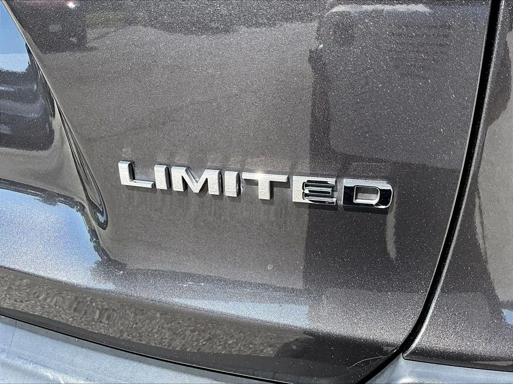 Used 2019 Gray Jeep Limited image 28