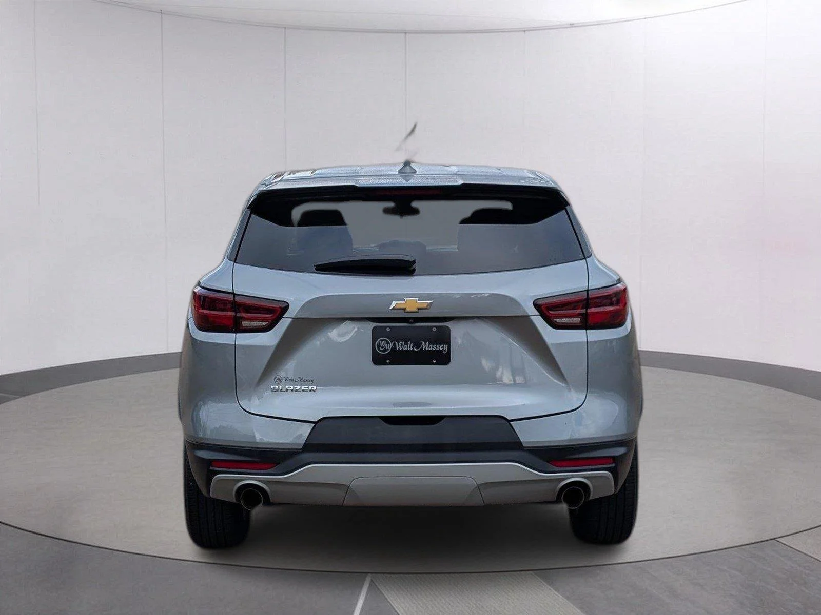 Used 2023 STERLING GRAY METALLIC Chevrolet LT image 4