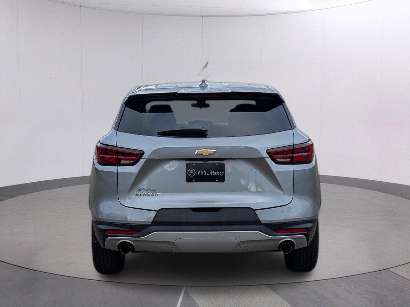 Used 2023 STERLING GRAY METALLIC Chevrolet LT image 4