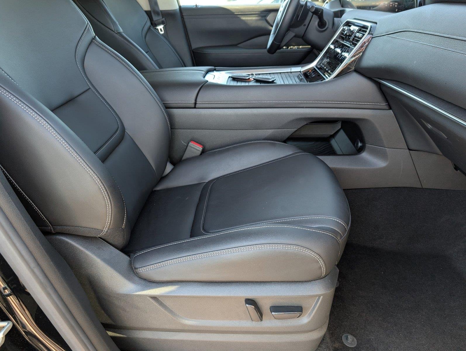 Used 2025 Super Black Nissan SV image 42