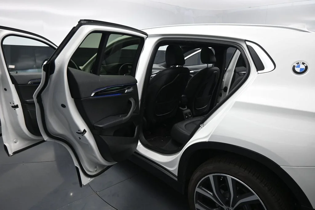 Used 2020 White BMW sDrive28i image 21