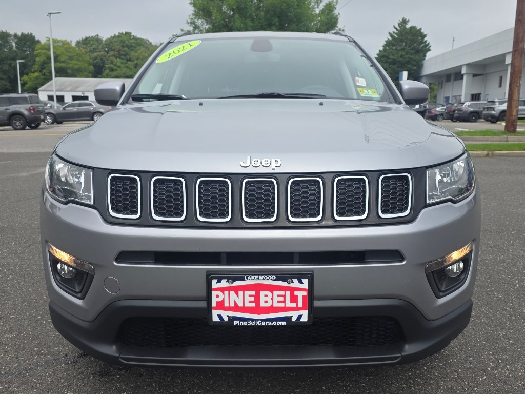 Used 2021 Billet Silver Metallic Clear Coat Jeep Latitude image 10