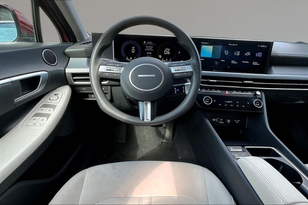 Used 2025 Ultimate red Hyundai SEL image 8