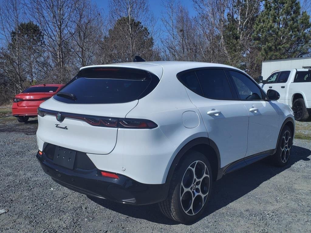 New 2025 Milano White Exterior Paint Alfa Romeo  image 18