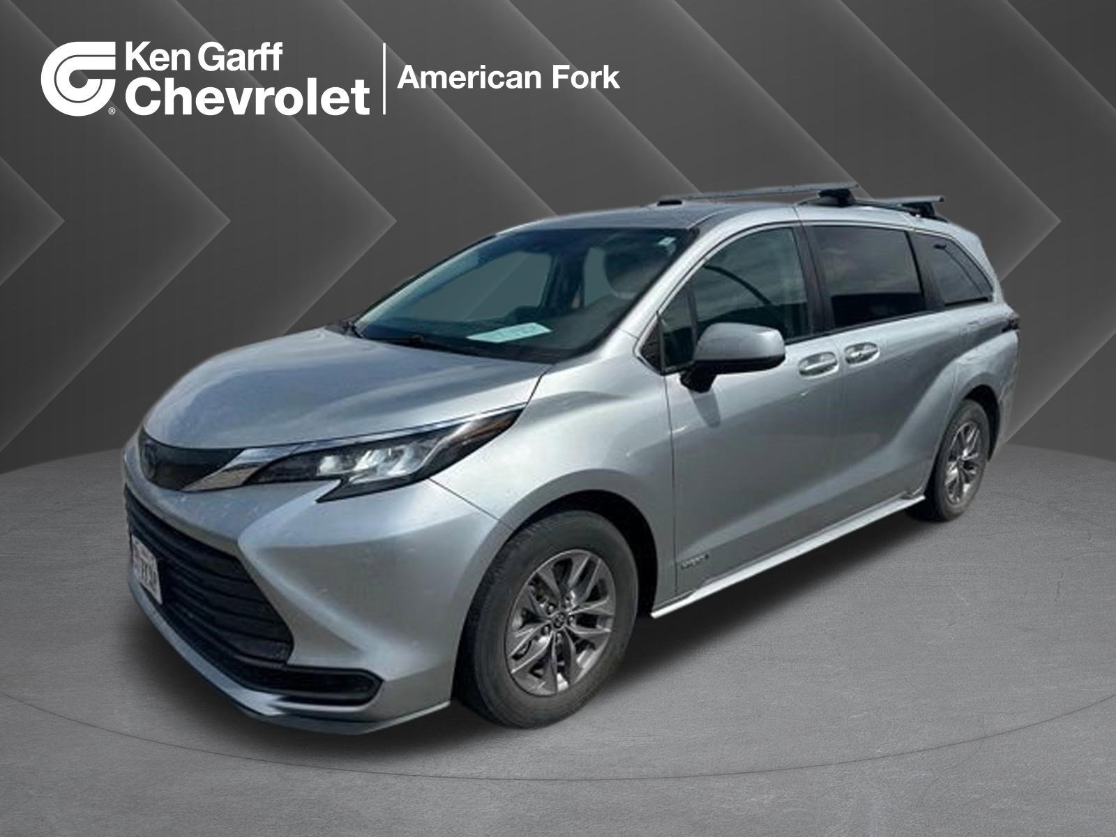 2021 Toyota Sienna LE 8-Passenger Hybrid FWD's photo
