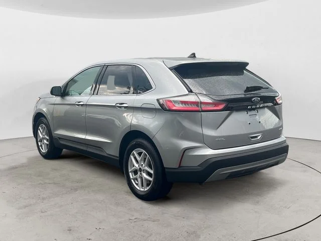 Used 2024 Silver Ford SEL image 3