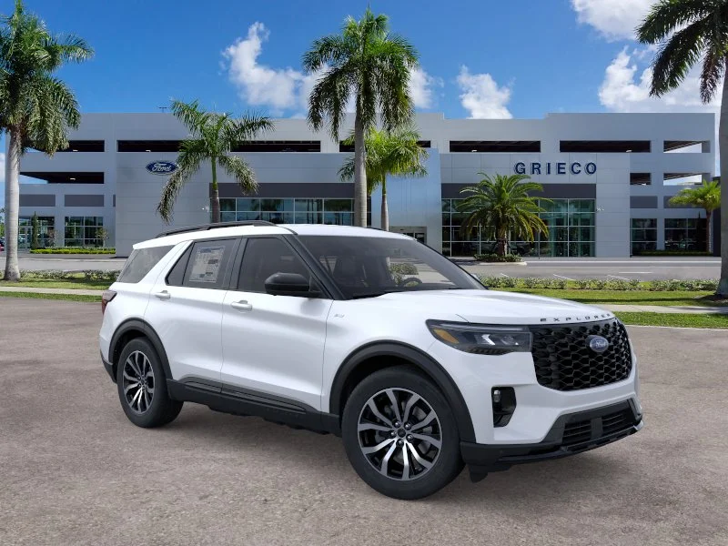 New 2026 Star White Metallic Tri-Coat Ford ST-Line image 24