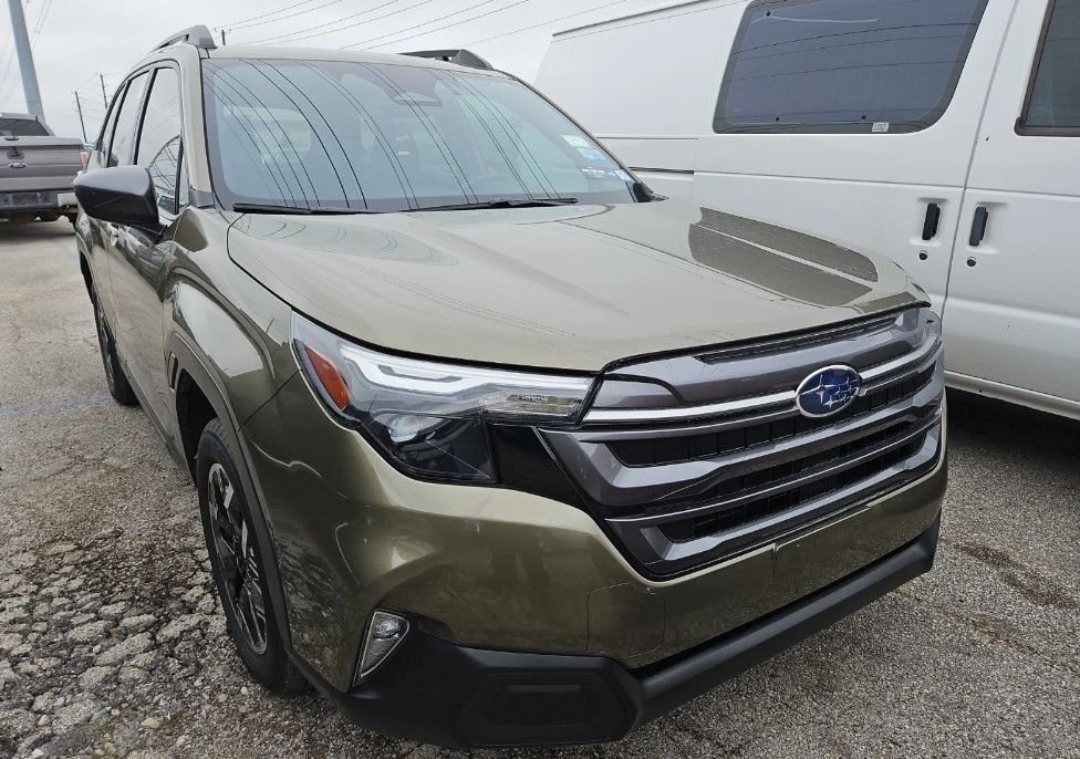 2025 Subaru Forester Premium's photo