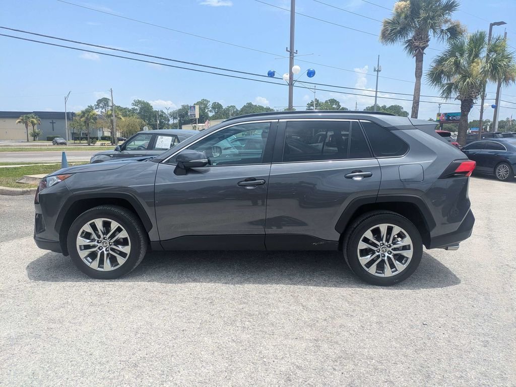 Used 2021 Gray Toyota XLE Premium image 6