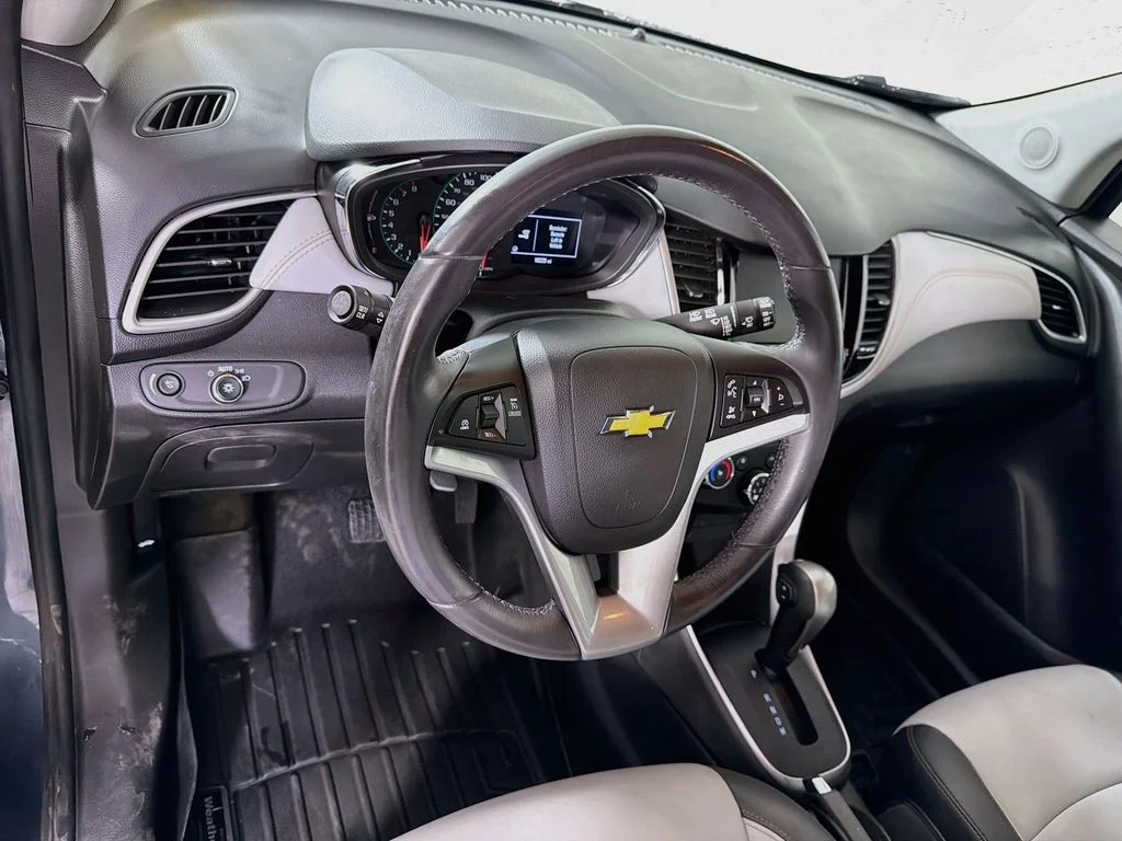 Used 2022 Gray Chevrolet LT image 10